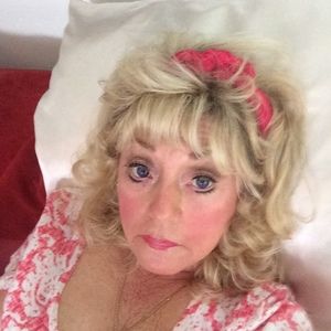 Meet your Posher, Dee